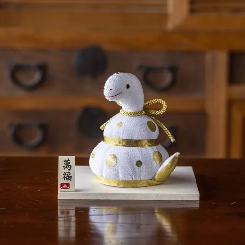 686013日本萬福巳年蛇縮緬擺飾