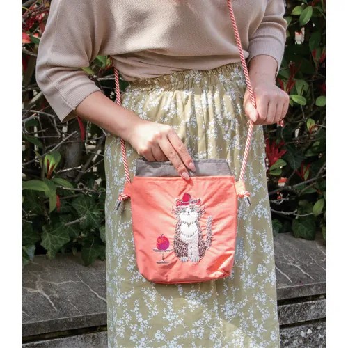 547630日本 Si-shu 刺繡迷你斜背包