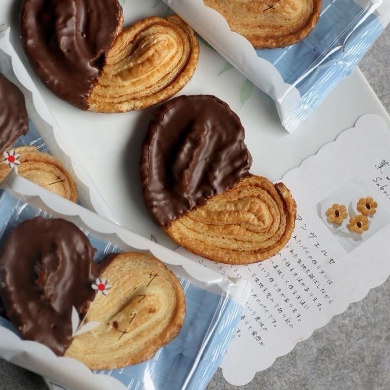 日本 🇯🇵冬季限定Sabrina 薫るバター 黑巧克力愛心千層酥