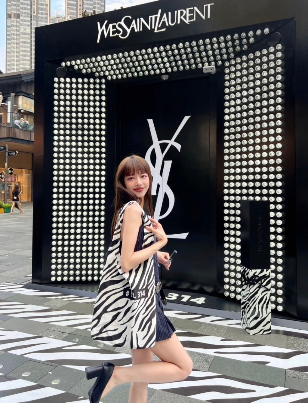 YSL快閃店贈品包限定斑馬大容量帆布包