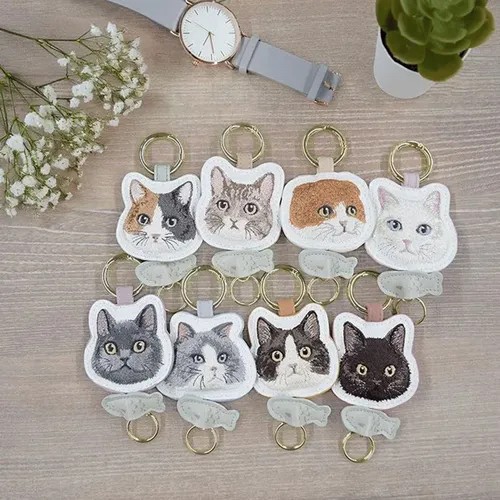 581296日本??貓咪刺繡伸縮吊繩鑰匙圈