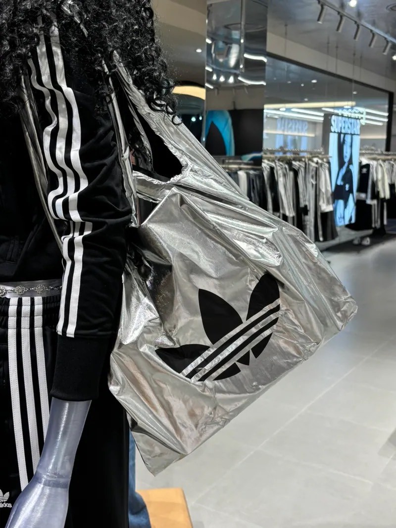 ✨【韓國限定㊣Adidas 愛迪達銀色購物袋】✨