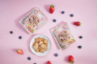 🍓 日本 北陸製菓 hokka × MOOMIN 小さな米蜜ビスケット ベリー味70g